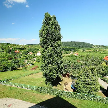 Apartment Mandorle