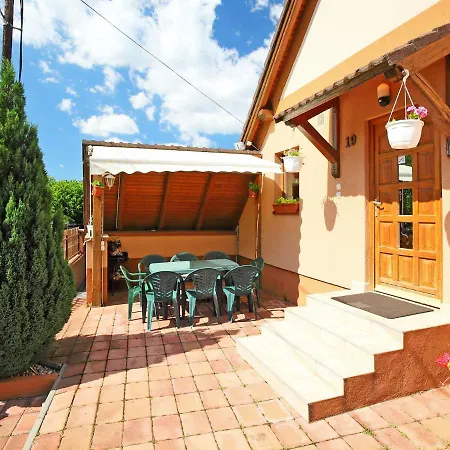 Apartment Mandorle