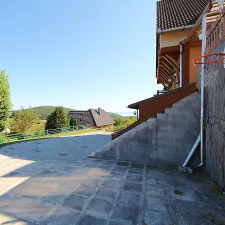 Apartment Mandorle Felsőörs